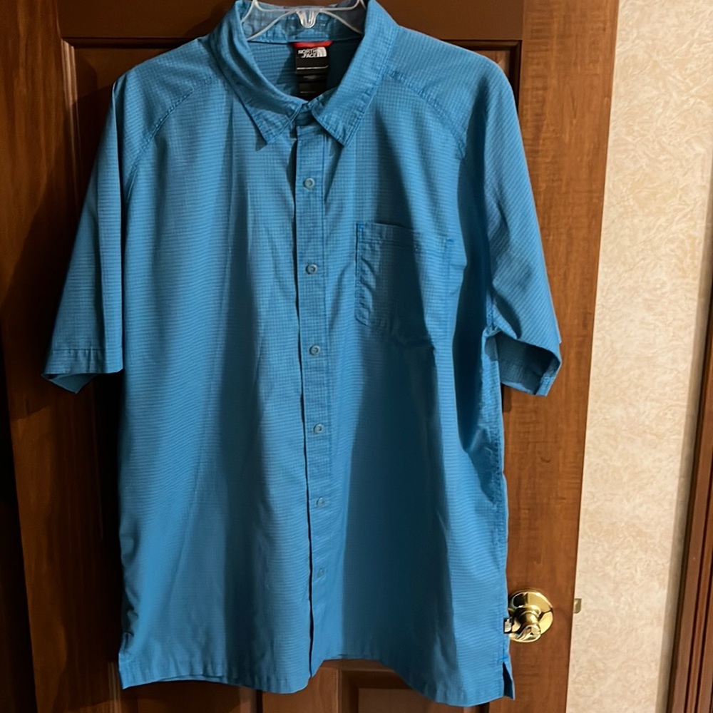 The North Face Men’s Blue Small Check Short Sleeve Snap Shirt, Size Large
